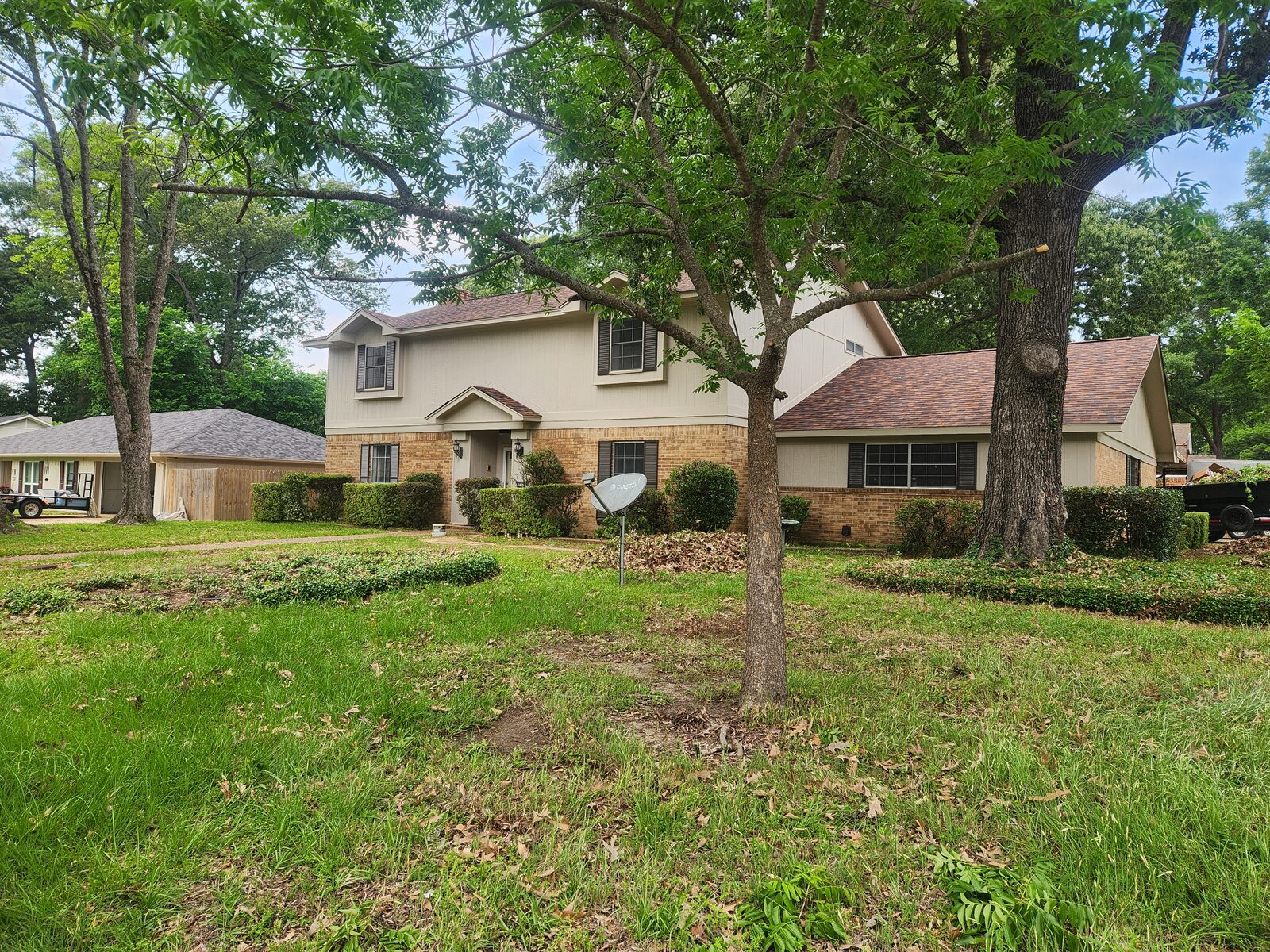 Front yard & mature shade trees