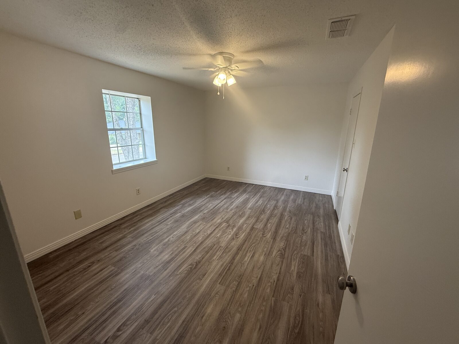 Bedroom with ceiling fan