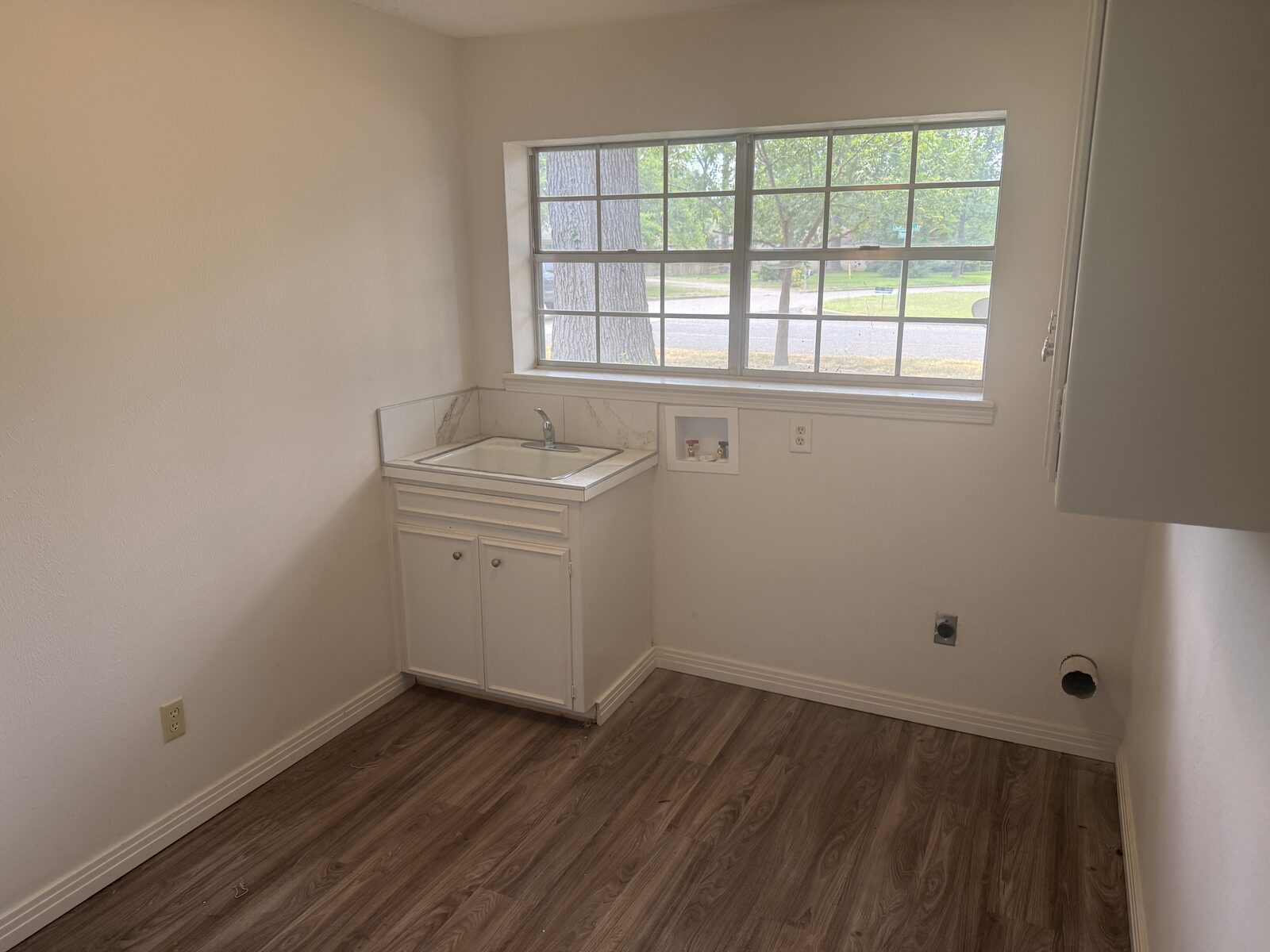 Utility room with sink and laundry hookups