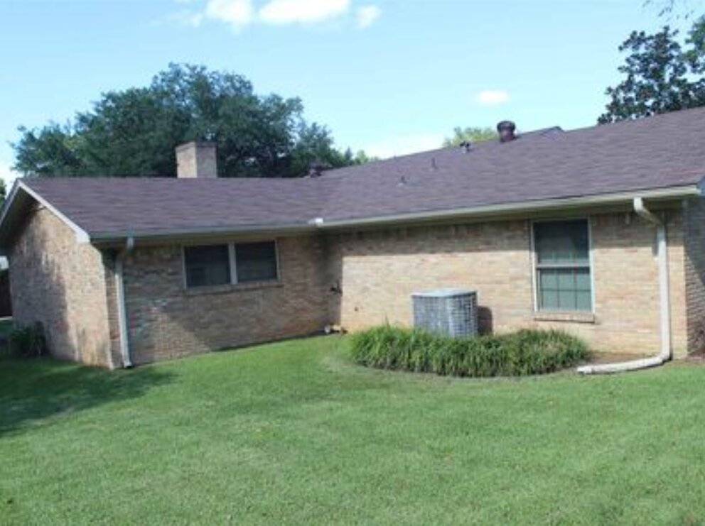 Brick exterior & landscaping